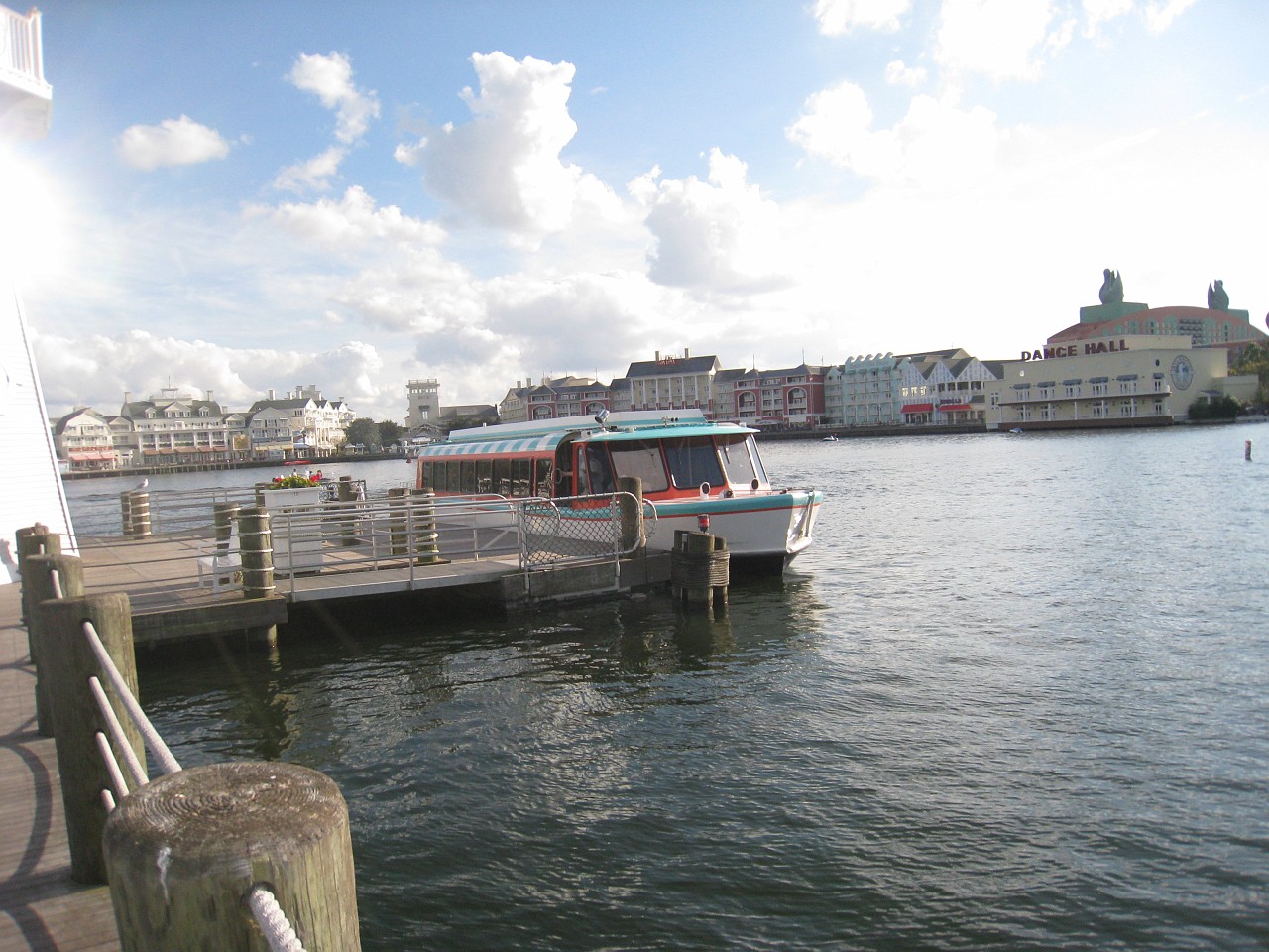 Vacation 2007-12 - Beaches Disney Hotels 0583.jpg - On the 2007-08 Florida vacation we visited beaches from Fort Myers to Sanibel Island sampling local food along the way. Green water and white sugar beaches! Arriving at Disney World we visited several of the theme resorts.